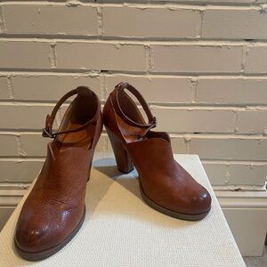 Kork-Ease Brown Leather Women's Heels. Size 8